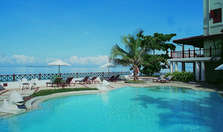crop07_View_of_Pool_and_Sea